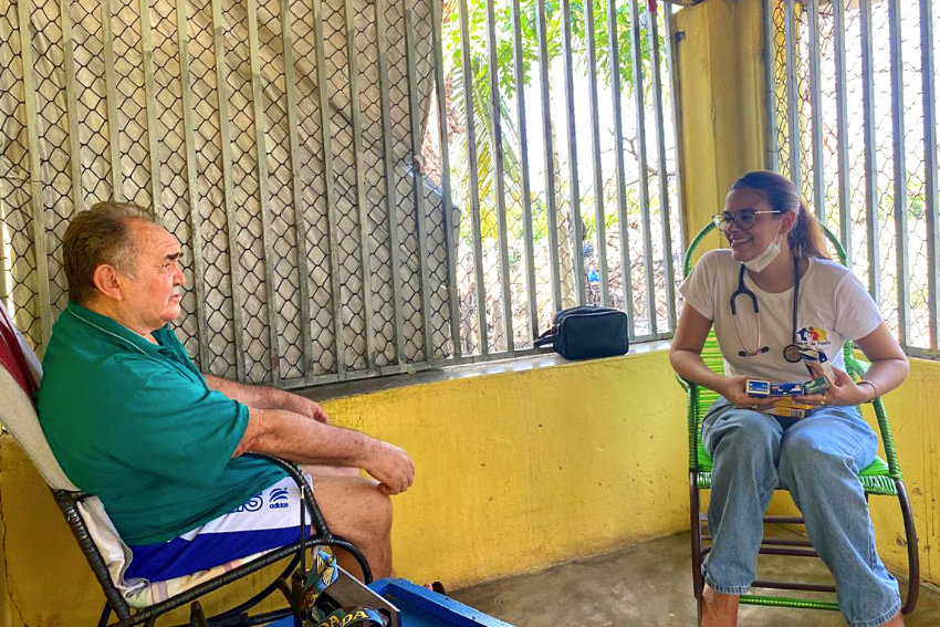 Equipe de Saúde Realiza Atendimento Domiciliar para Pacientes com Dificuldade de Locomoção