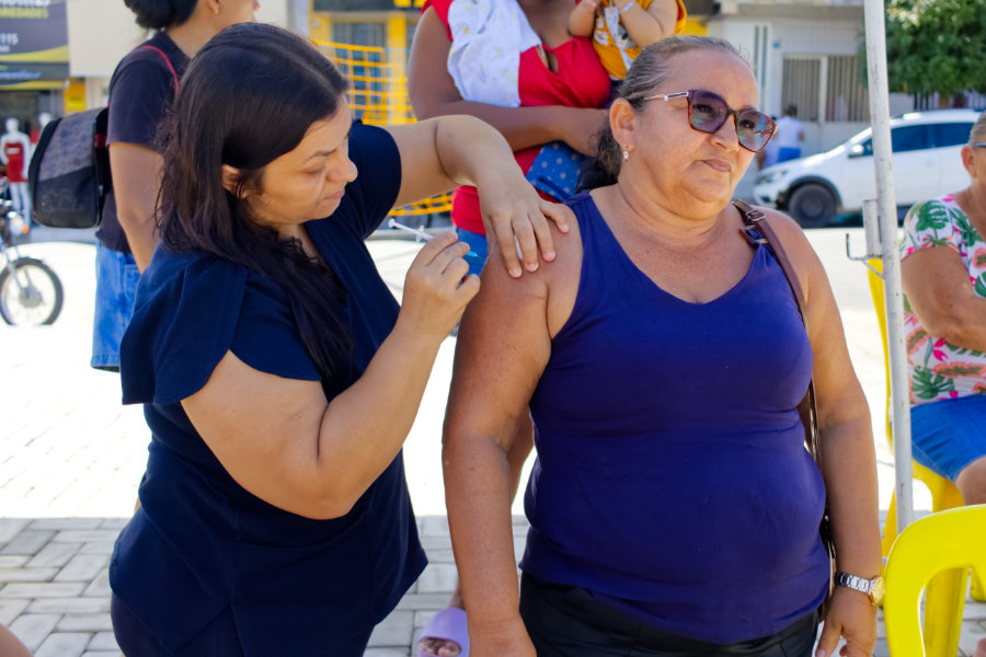 São José da Lagoa Tapada intensifica vacinação contra Influenza com mobilização em praça pública